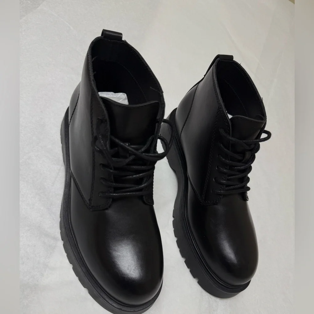 NwOT; Zara Men lace up boots with chunky Sole